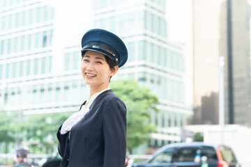 笑顔の女性ドライバー（運転手・タクシー・バス）