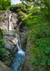 Fototapeta na wymiar 神戸　布引公園の景色　布引の滝 雄滝
