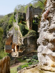 Naklejka premium Village troglodyte de la Madeleine à Tursac en Dordogne dans le Périgord noir. France
