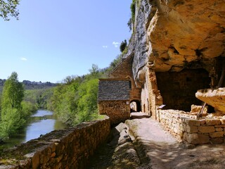 Village troglodyte de la Madeleine à Tursac en Dordogne dans le Périgord noir. France