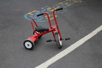 v&eacute;lo &agrave; l'&eacute;cole maternelle