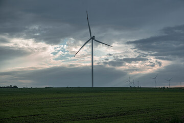 Fototapeta na wymiar elektrownia wiatrowa