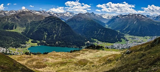 Fototapeta na wymiar Panoramic view of lake davos. Fantastic mountains in spring. Hiking, trail running, mountain biking. Parsenn,Switzerland
