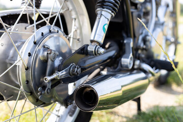 Heckansicht mit Auspuff von einem Motorrad