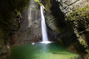 Kozjak-Wasserfall bei Kobarid in Slowenien © Boris