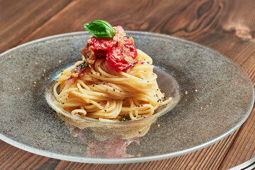 チェリートマトとバジル、ツナの冷製パスタ