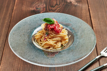 チェリートマトとバジル、ツナの冷製パスタ