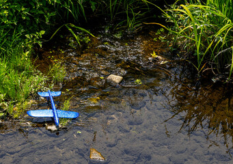 떨어진 모형비행기