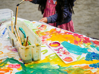 girl painting
