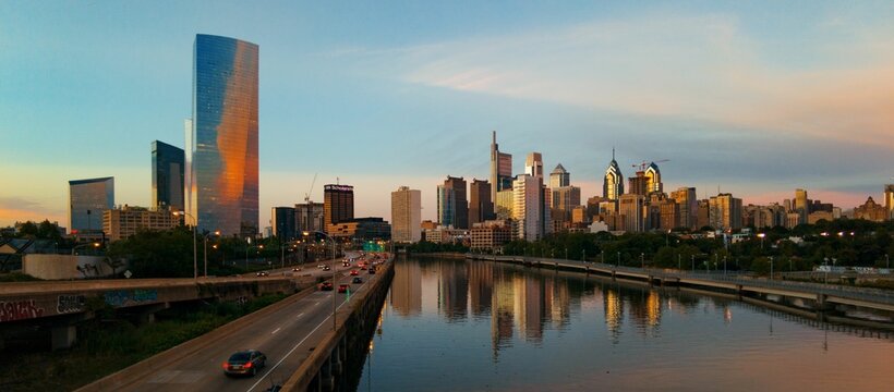 Philadelphia city skyline river