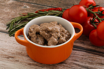 Soft chicken liver with cream