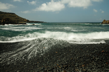 waves crashing on the beach at El Golfo