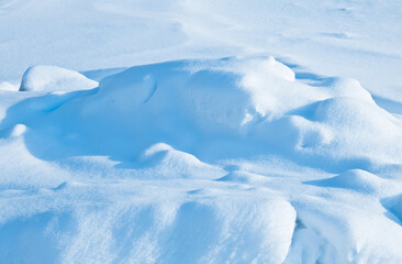 Fototapeta na wymiar white snowdrifts in cold and sunny winter day