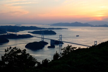 亀老山展望台より来島海峡大橋を見る　夕方の空　愛媛県今治市大島