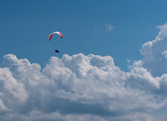 Paragleiter im Wolkenmeer Wolken Himmel Sonne Sport Fallschirm Fliegen 