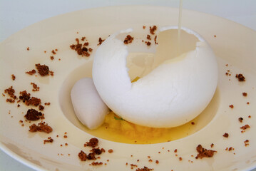 Lina llena rota con sopa de piña violeta y guisantes al natural ©        M. Cuadro