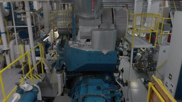 Main engine and gear of ship