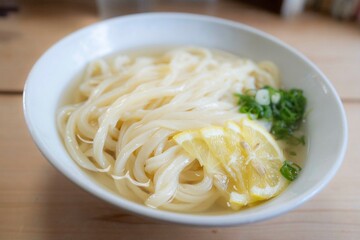 つやつやの手打ちさぬきうどん　冷やしぶっかけ