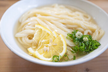 つやつやの手打ちさぬきうどん　冷やしぶっかけ