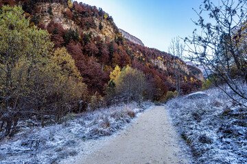 Fototapeta na wymiar Autumn view of beautiful nature in Ordesa and Monte Perdido NP, Pyrenees, Aragon in Spain.
