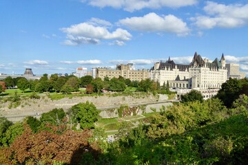 Fototapeta premium Alexandra Bridge is a steel truss cantilever bridge in Ottawa, Canada with green plants and blue water.