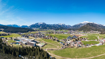 Fototapeta na wymiar Bad Mitterndorf im Ausseerland. Luftaufnahme der berühmten Ortschaft in der Steiermark.