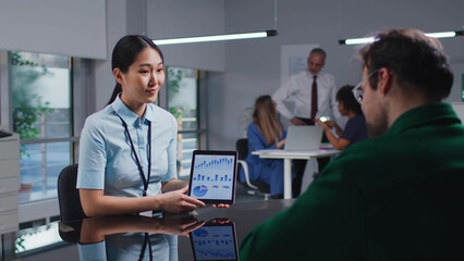 Fototapeta premium Asian financial advisor with digital tablet discuss investment strategy with customer