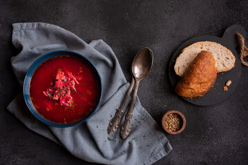 Obraz na płótnie Canvas Red beetroot vegetable soup with bread, hot soup in a bowl