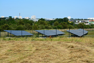 Fototapeta na wymiar Saint-Herblain - Centrale photovoltaïque de Tougas