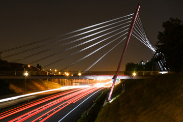 Fototapeta na wymiar Most nad autostradą