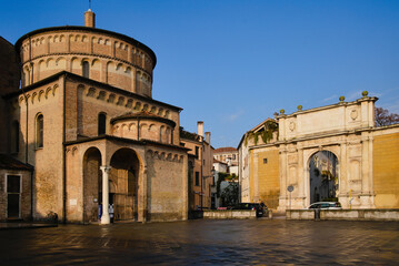 Fototapeta premium Padua, Piazza Duomo with the medieval baptistery and the Arco Vallaresso.