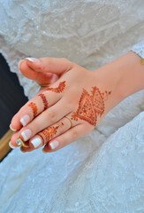 An Arab bride puts a henna tattoo with her wedding ring. Islamic marriage