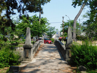 夙川に架かる「こほろぎ橋」(兵庫県西宮市で2022年5月撮影)