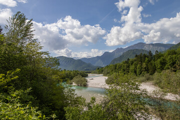 Soca-Tal mit Bergpanorama zwischen Tolmin und Kobarid