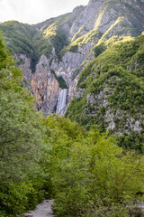 Fototapeta na wymiar Der höchste Wasserfall Sloweniens: Slap Boka