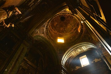 Obraz premium Rays of light flooding the golden Baroque splendor of the dome and arches of Basílica del Carmen church, Jerez de la Frontera, Spain