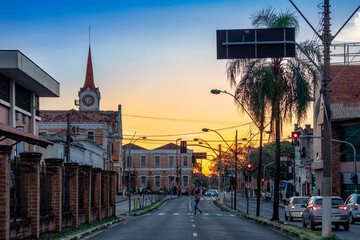 Antiga estação de trem que hoje é um espaço cultural em Campinas na hora do por do sol - SP/...