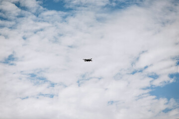 Fototapeta premium A large military supersonic fighter jet flies in the sky.