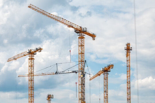 Gro&szlig;e Baukr&auml;ne 