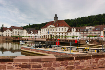 Bad Karlshafen an der Weser  Bilder vom Hafen mit Rathaus und Schleuse