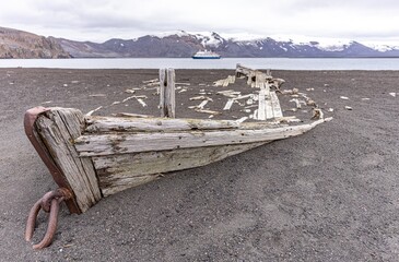 altes verlassenes Ruderboot / Walfänger Boot auf auf Deception Island - Whalers Bay...