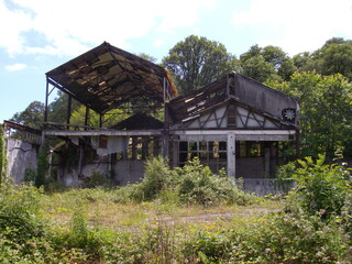 Fototapeta na wymiar Verfallene Fabrik, Lost Place in Irland