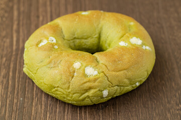 抹茶のベーグル　テーブルフォト　食品サンプル