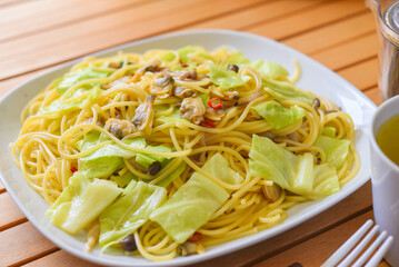 キャベツとアサリのペペロンチーノ