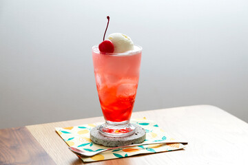 クリームソーダ　昭和レトロ