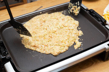 ホットプレートでもんじゃ焼き　ホームパーティー