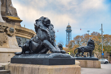 Löwen Skulpturen vor der Kolumbus Säule in Barcelona