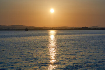 Naklejka premium 鏡ケ浦の朝日 館山市