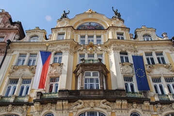 Fototapeta na wymiar Prague Praha Tchéquie Bohême drapeau monument place