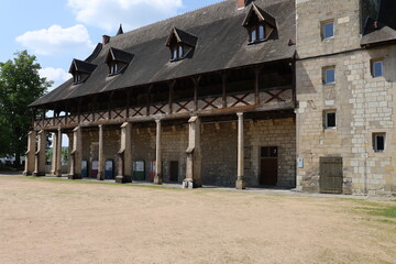 Naklejka premium Le château des duc de Bourbon, vue de l'extérieur, ville de Montluçon, département de l'Allier, France